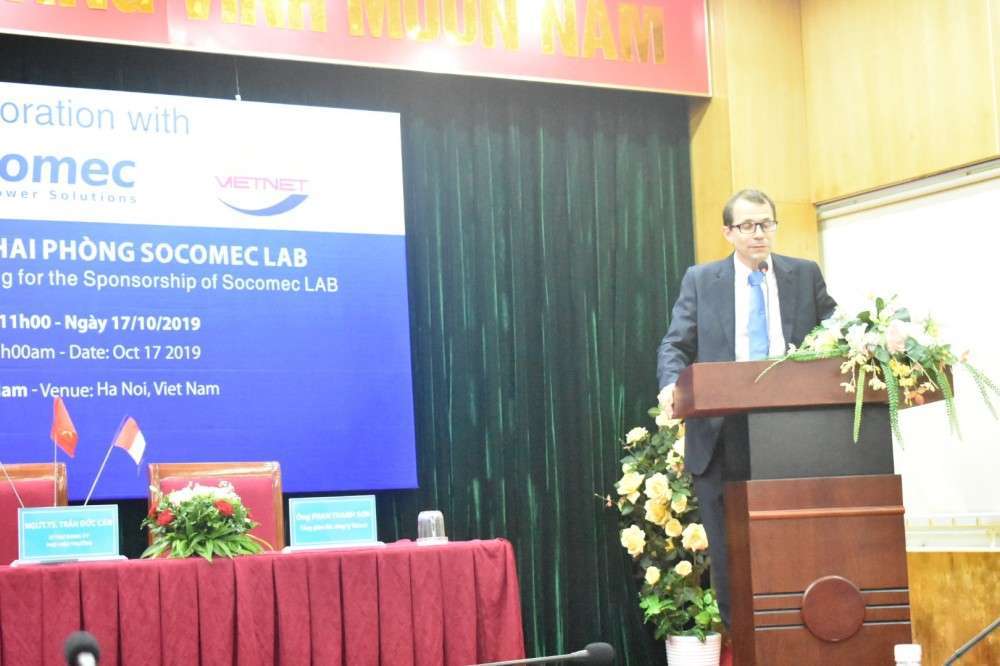Viet Net ký hợp tác triển khai phòng SOCOMEC LAB cho trường ĐH tại Hà Nội