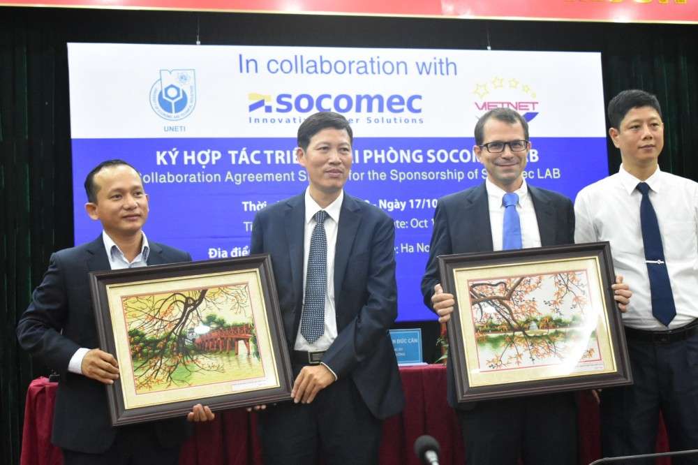 Viet Net ký hợp tác triển khai phòng SOCOMEC LAB cho trường ĐH tại Hà Nội