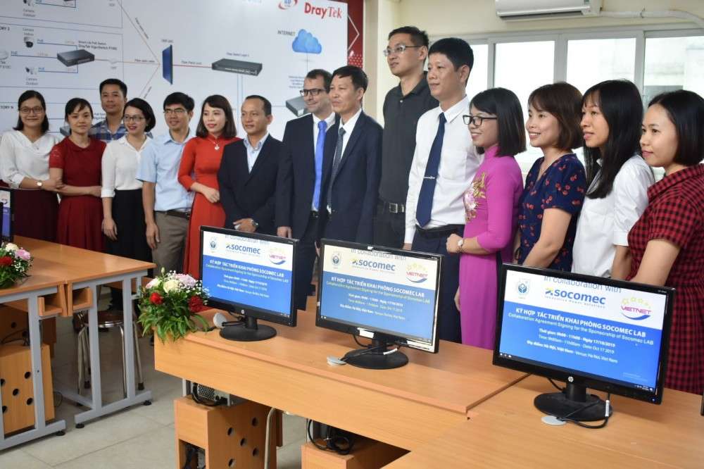 Viet Net ký hợp tác triển khai phòng SOCOMEC LAB cho trường ĐH tại Hà Nội