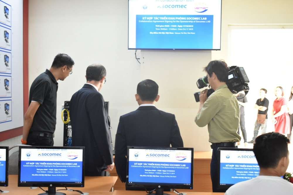 Viet Net ký hợp tác triển khai phòng SOCOMEC LAB cho trường ĐH tại Hà Nội