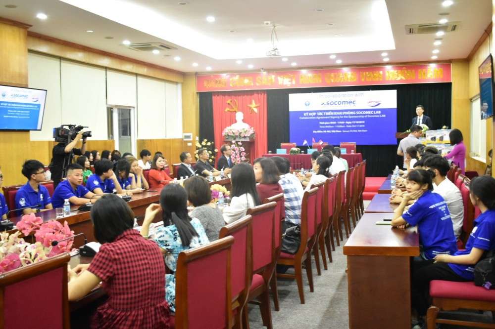 Viet Net ký hợp tác triển khai phòng SOCOMEC LAB cho trường ĐH tại Hà Nội